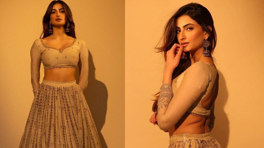 Gorgeous: Palak Tiwari oozes off with charm in beige organza silk lehenga set worth Rs 68000 878115