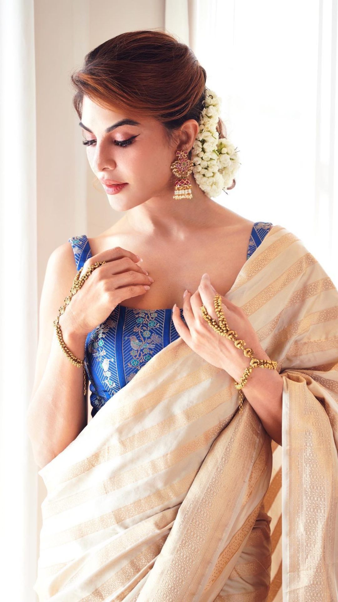 8 hairstyles that you can pair perfectly with a saree - The Urban Life