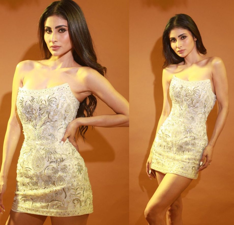 Mouni Roy vs. Disha Patani: Who Pulls Off Strapless Dress Look Better? 894817