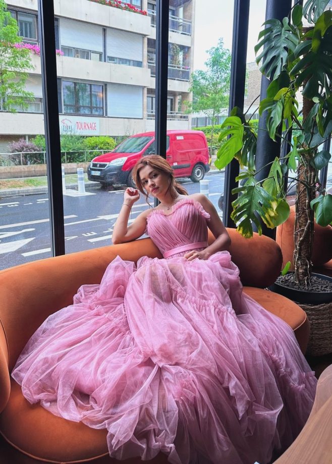 [Photos] Avneet Kaur Exudes Dreamy Princess Vibes In Pink Strapless Ruffle Gown 904014