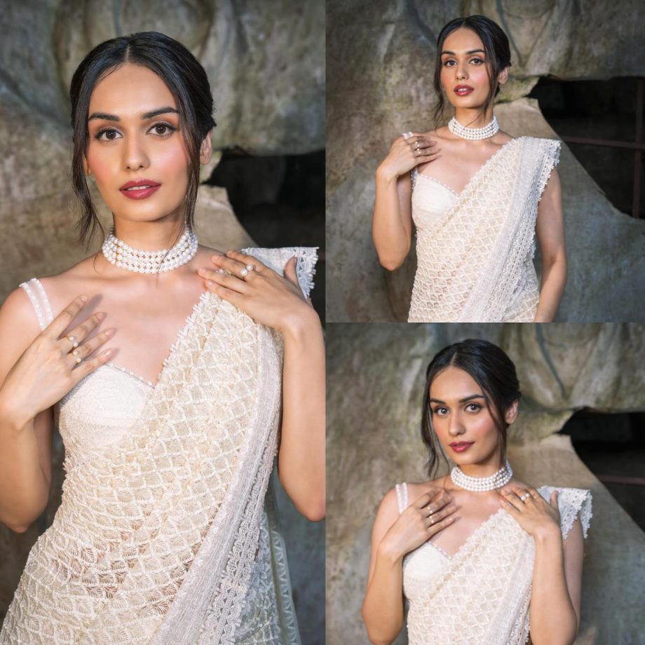 Sonakshi Sinha to Mouni Roy: 6 Bollywood Divas Showcasing Favourite Ivory Sarees Fit Is Perfect For Weddings to Festivals 903197