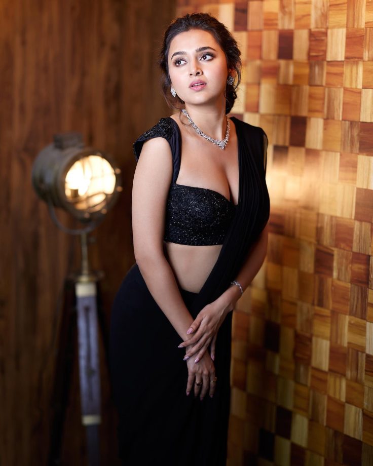 Tejasswi Prakash's Bold Blouse Designs Make Her Look Stunning In Saree 903467
