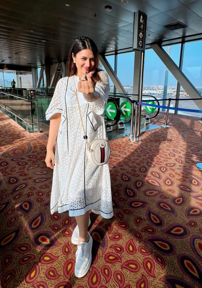 Yeh Hai Mohabbatein Fame Divyanka Tripathi Rock Airport Fashion In White Skater Dress, Akanksha Puri Loved It! 901136
