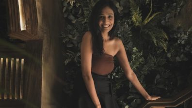 Bhagya Lakshmi Actress Aishwarya Khare Looks Stunning In A Strapless Dress, Flaunts Her Toned Legs!