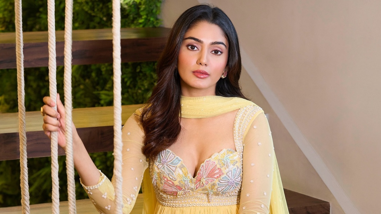 Bigg Boss OTT 3 Sana Makbul Gives Sunshine Vibes In Yellow Anarkali Set, See Photos! 909274