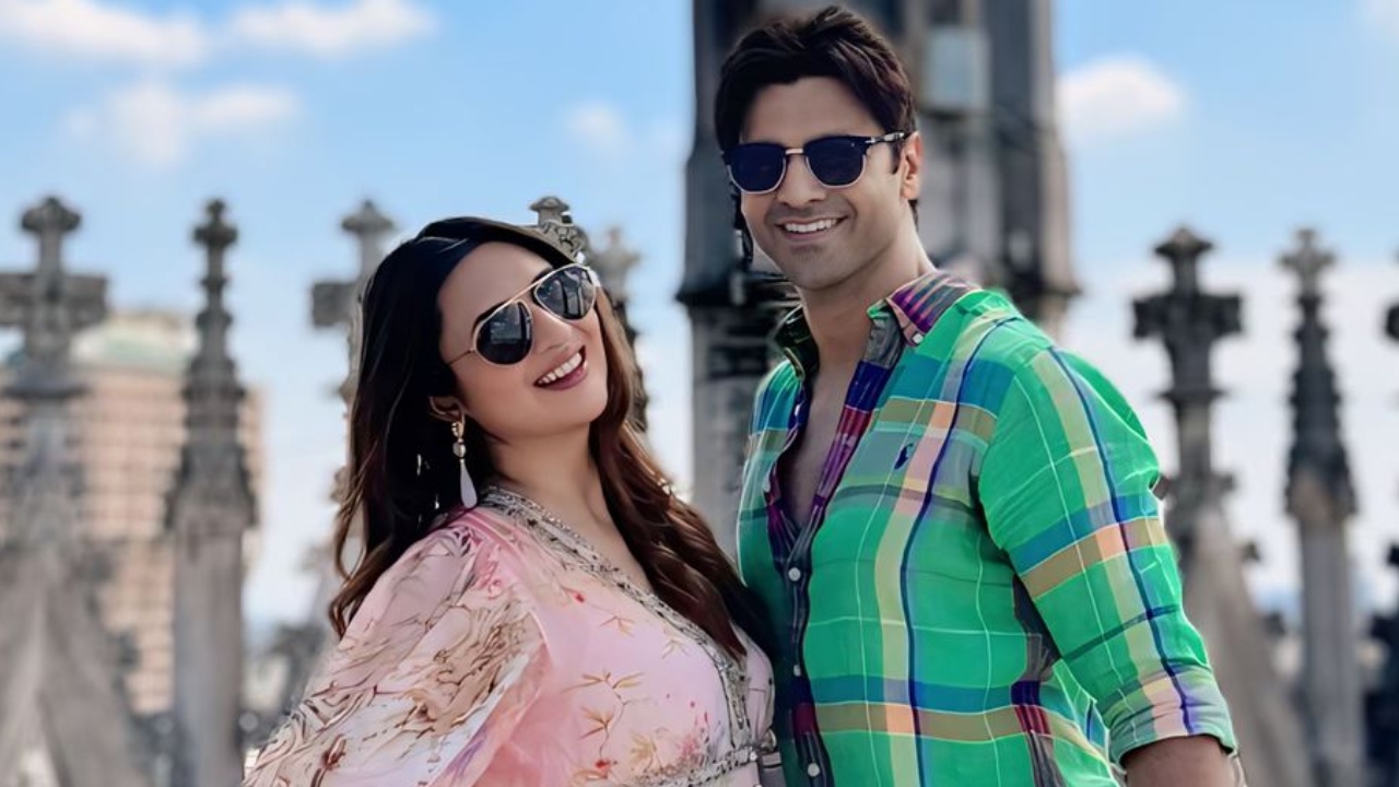 Divyanka Tripathi Shares Mushy Pictures With Vivek Dahiya, Celebrating 8th Wedding Anniversary 905639