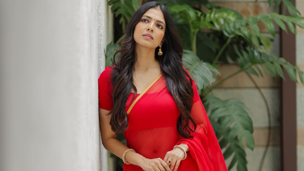 Malavika Mohanan Begins Promotion For Her Upcoming Movie 'Thangalaan' Drops Hot Photos In Red Sheer Saree 909122