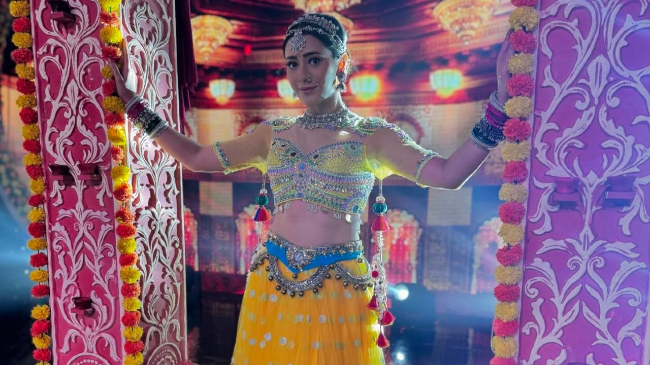 Jhanak's Hiba Nawab's Vibrant Look In Lehenga Choli From Upcoming Sequence Excites Co-star Chandni Sharma 911556