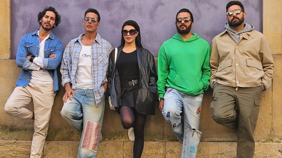 Akshay Kumar, Abhishek Bachchan, Riteish Deshmukh pose with swagger as they shoot for 'Housefull 5' 919355