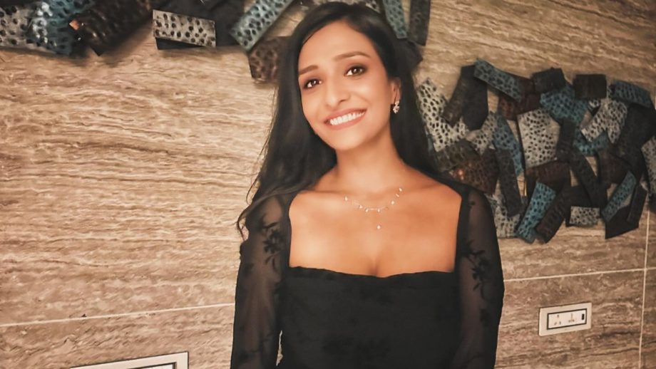 Bhagya Lakshmi Actor Aishwarya Khare Hits A Million On Instagram; Thanks Her Fan Family 918510