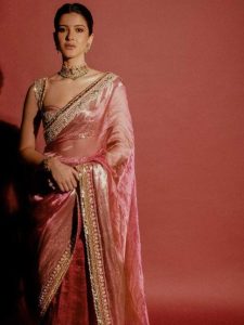 Shanaya Kapoor Exudes Timeless Elegance In A Pink Tissue Silk Saree