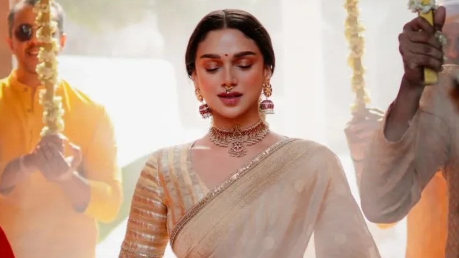 Decoding Aditi Rao Hydari's Simple And Aesthetic Wedding Look 918328