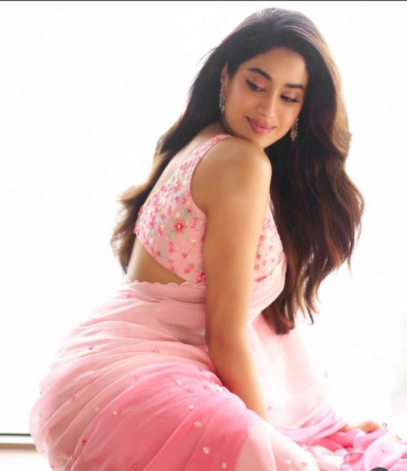 Janhvi Kapoor exhibits her radiant best in two looks for 'Devara' promotions 917349