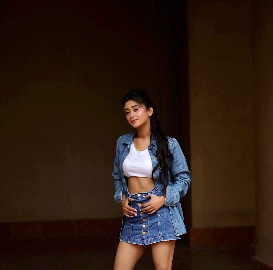 Stunning Diva Shivangi Joshi's Crop Top Looks To Up Your Fashion Game 919389