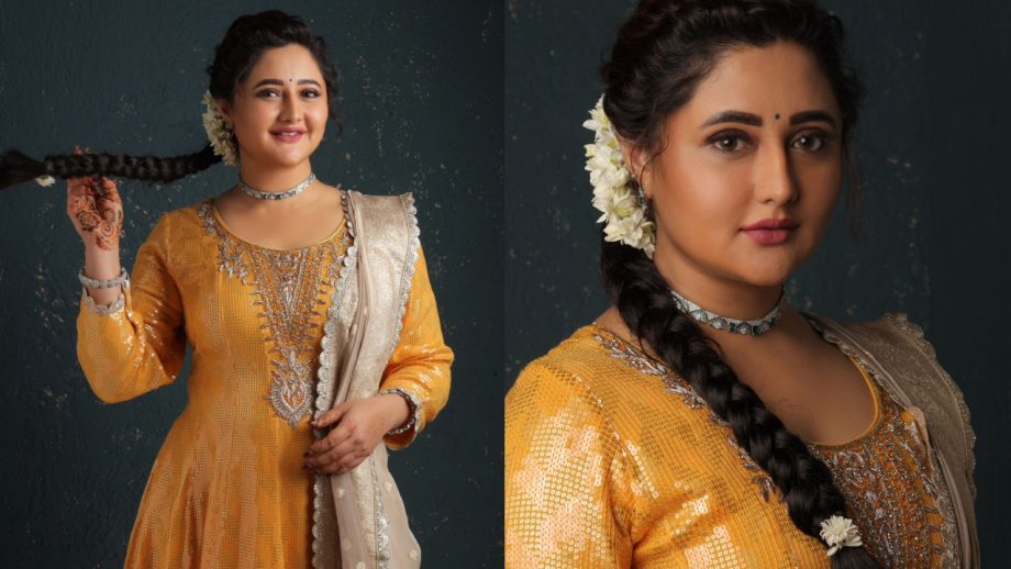 TV Divas Divyanka Tripathi and Rashmi Desai Slay in Elegant Ethnic Ensembles 919420