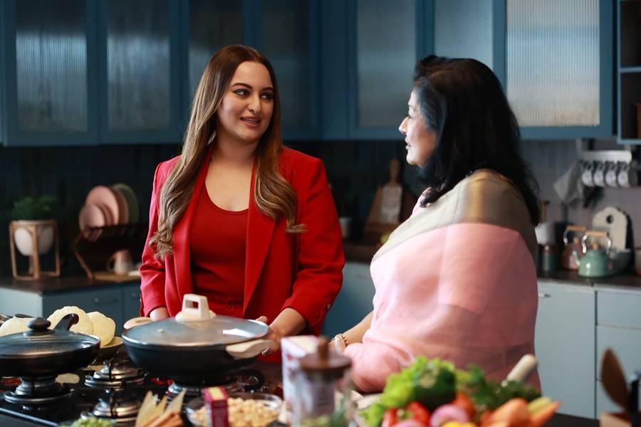 Moushumi Chatterjee Returns to Acting, Teams Up with Sonakshi Sinha in New Ad Film 923447