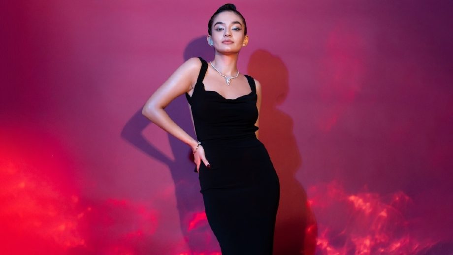 Anushka Sen Channels Audrey Hepburn's Timeless Elegance in a Stunning Black Dress 926216