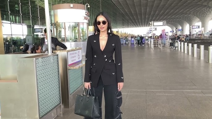 From Blazer to Red Heels: Manushi Chhillar's Ultimate Travel Style 926661