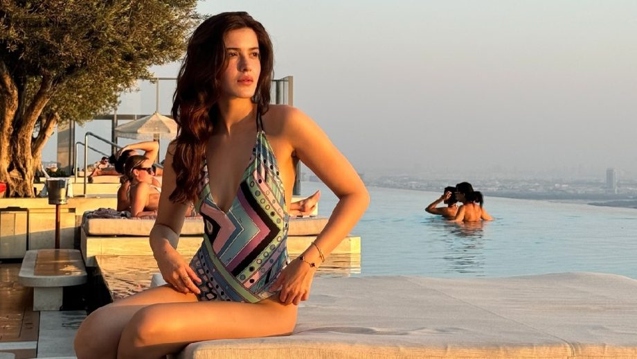 Shanaya Kapoor turns up the heat with her monokini pics in Dubai 924305