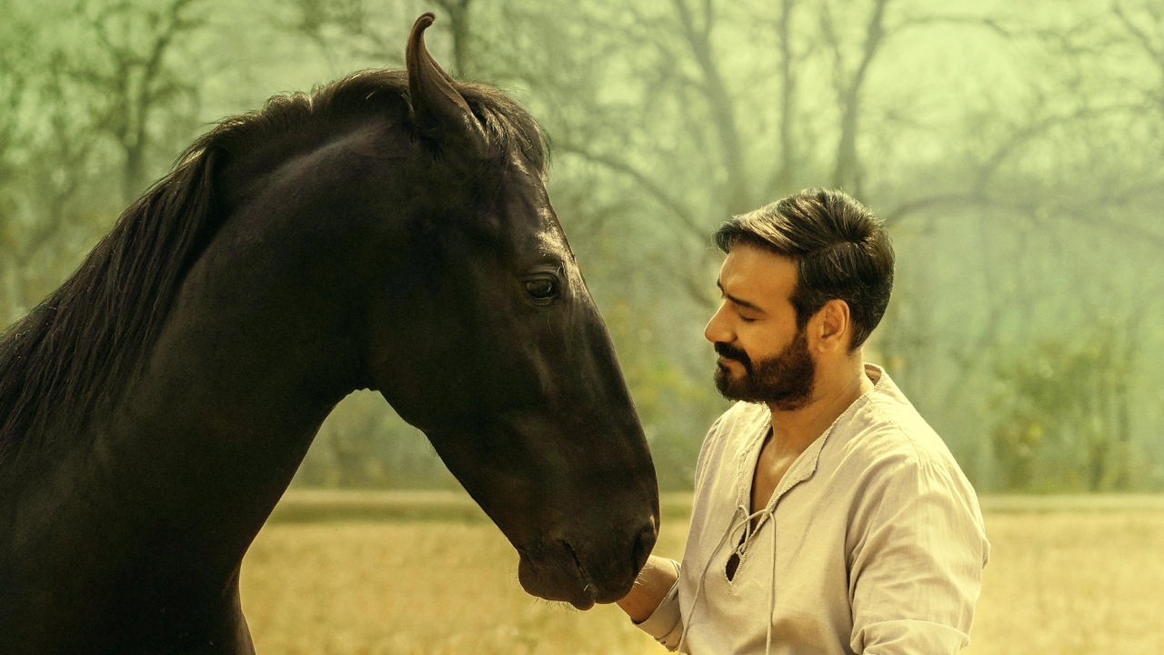 Ajay Devgn and Aaman Devgan Showcase a Tale of Love and Loyalty in the Teaser of Azaad Hai Tu Song from Abhishek Kapoor’s Azaad! 930148