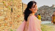 Kangana Ranaut's Temple Look is a Lesson that There is Grace in Every Thread 928115