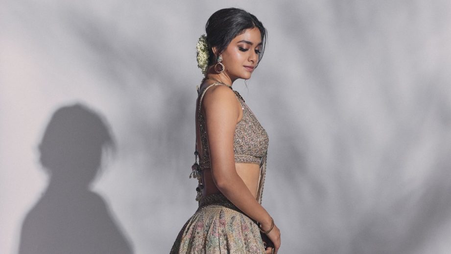 Keerthy Suresh's Golden Dupatta and Peacock Lehenga Are Wedding Fashion Goals 929175