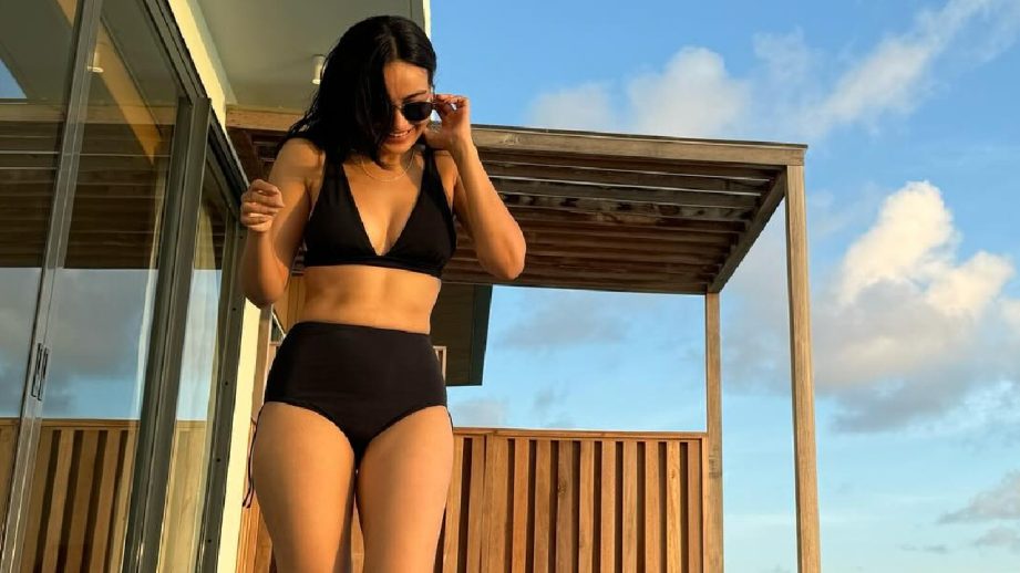 Surbhi Jyoti Makes Fans Gasping For Breath In Her Black Bikini Look From Maldives Chill 929603