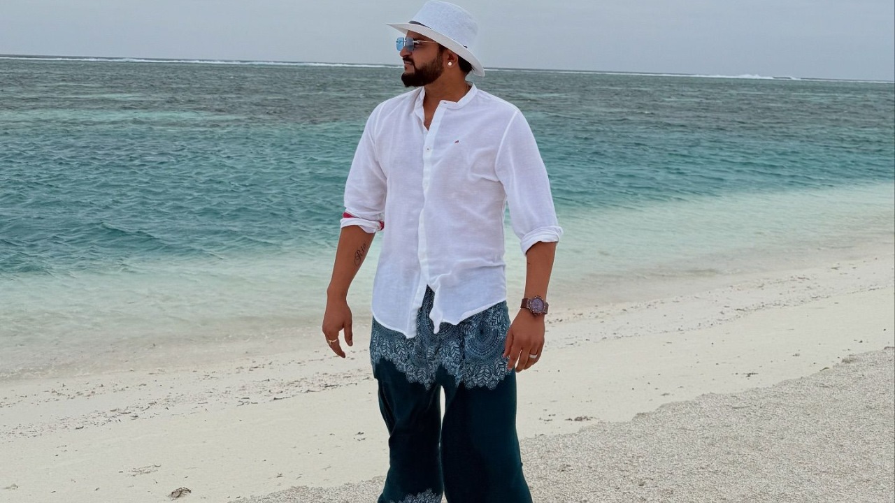 Suresh Raina's Maldives Look is the Ultimate in Relaxed Vacation Fashion 928153