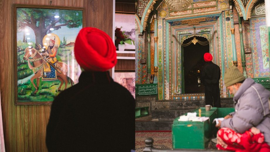 Tea, Mountains, And Smiles: Diljit Dosanjh’s Kashmir Diaries [Photos] 929905