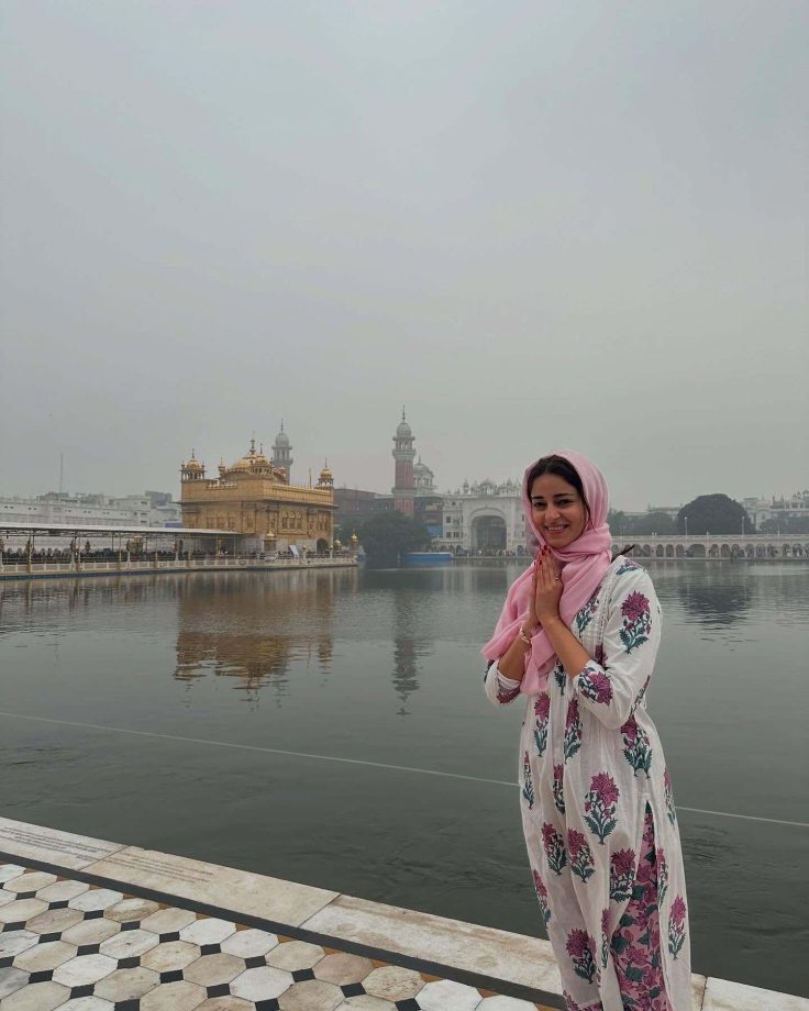 Ananya Panday Seeks Blessings At Golden Temple With Family, Steals Attention With Her Simplicity [See Photos] 932408