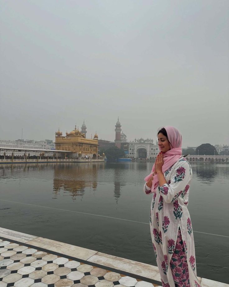 Ananya Panday Seeks Blessings At Golden Temple With Family, Steals Attention With Her Simplicity [See Photos] 932409