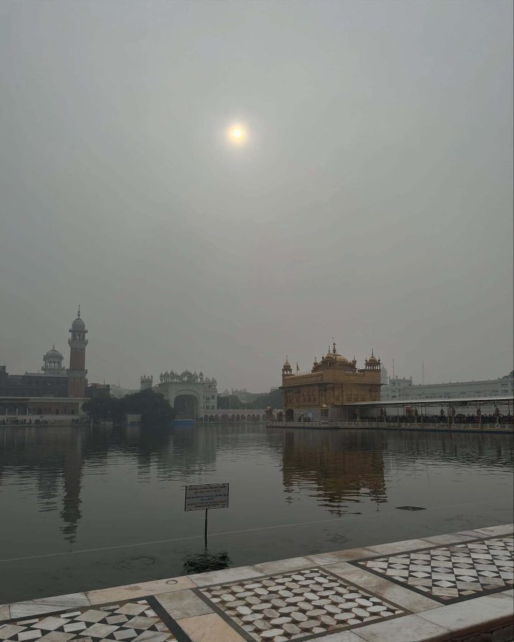 Ananya Panday Seeks Blessings At Golden Temple With Family, Steals Attention With Her Simplicity [See Photos] 932410