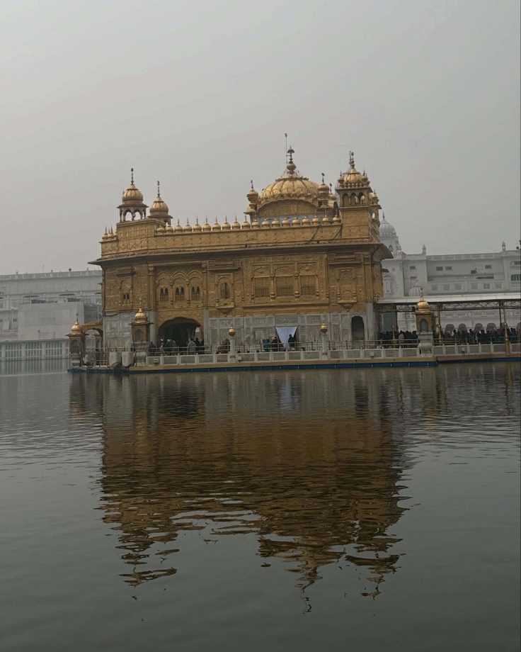 Ananya Panday Seeks Blessings At Golden Temple With Family, Steals Attention With Her Simplicity [See Photos] 932407