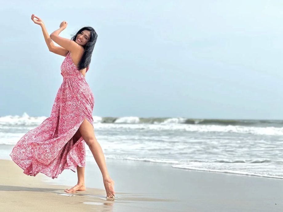 Bhagya Lakshmi Actress Aishwarya Khare Redefines Beach Glamour In Hot Looks 932156