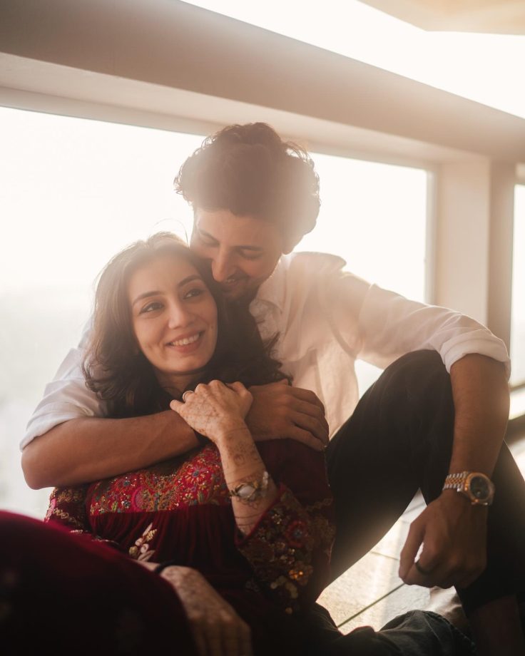 Darshan Raval moves into new house with wife, Dharal Surelia; shares candid images 934198