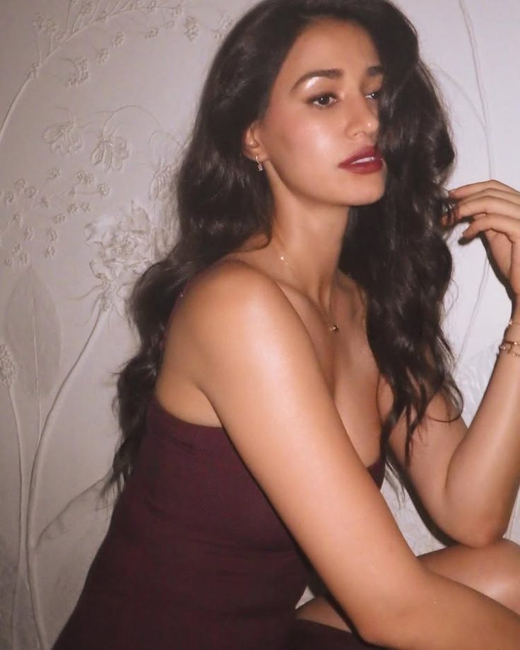 Disha Patani Shines Sizzling in a Maroon Bodycon Dress 934051