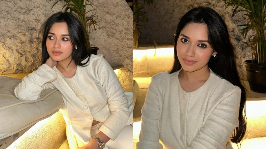 Jannat Zubair Nails Her Look In An Off-white Top And Pant, But It's Her Nude Makeup Grabbing Attention 932399