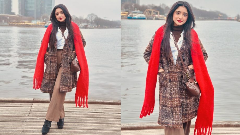 Kumkum Bhagya's Rachi Sharma Makes Winter Style Vibrant In Checkered Trench Coat And Red Lips 931406