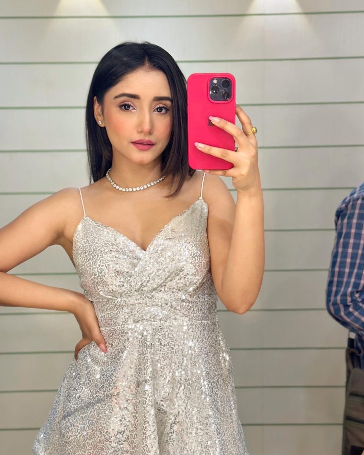 Kumkum Bhagya's Rachi Sharma Rocks Mini Dresses Like No One Else, See Proof 934677