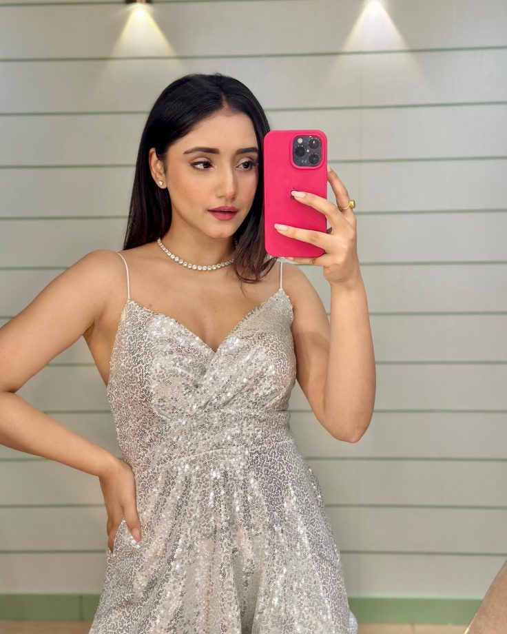 Kumkum Bhagya's Rachi Sharma Rocks Mini Dresses Like No One Else, See Proof 934678