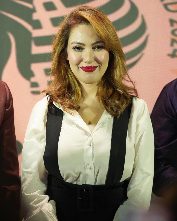 Munmun Dutta Turns Heads with a Chic Dungaree Skirt Look, Blending Casual with Cool 935127