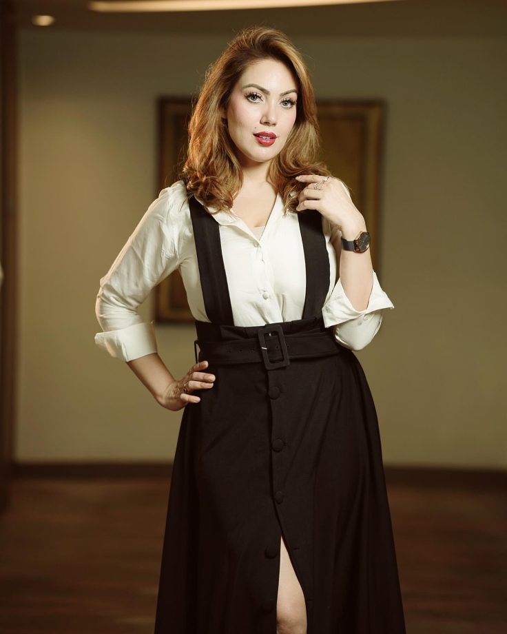 Munmun Dutta Turns Heads with a Chic Dungaree Skirt Look, Blending Casual with Cool 935123