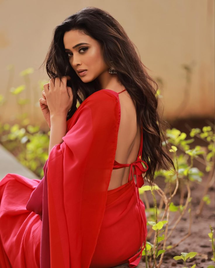 Shweta Tiwari Sets the Bar High with Her Jaw-Dropping Saree Looks 934999