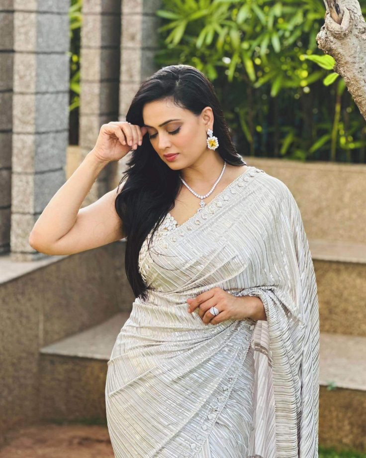 Shweta Tiwari Sets the Bar High with Her Jaw-Dropping Saree Looks 934994