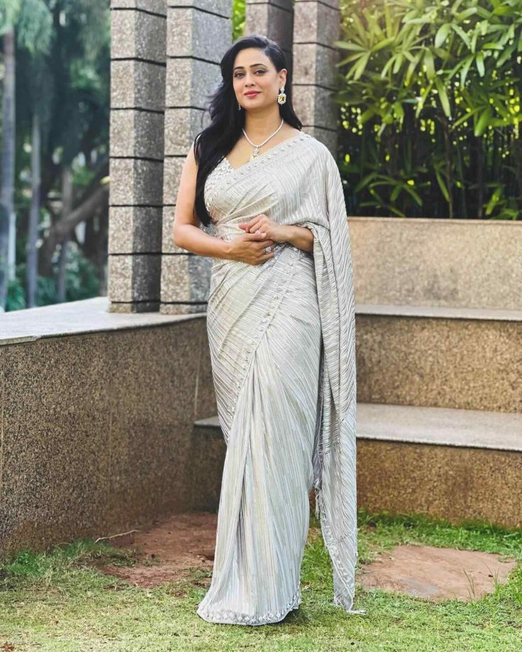 Shweta Tiwari Sets the Bar High with Her Jaw-Dropping Saree Looks 934995