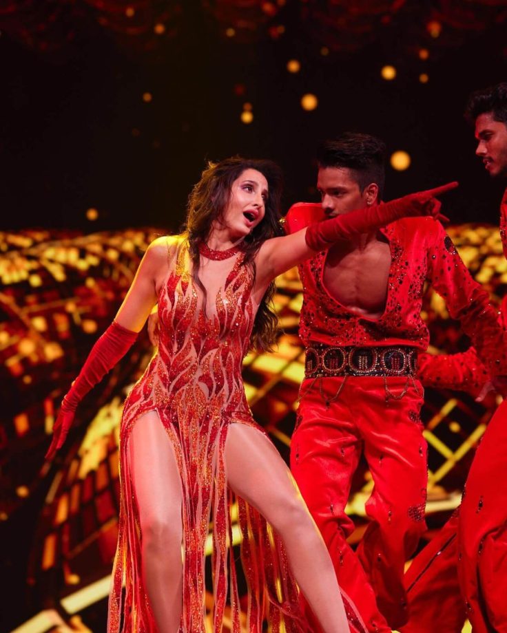 Slaying The Dance Floor: Nora Fatehi's Hottest Performance Looks 934517