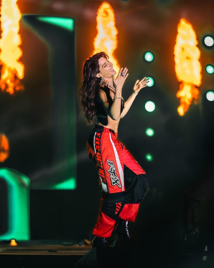 Slaying The Dance Floor: Nora Fatehi's Hottest Performance Looks 934505