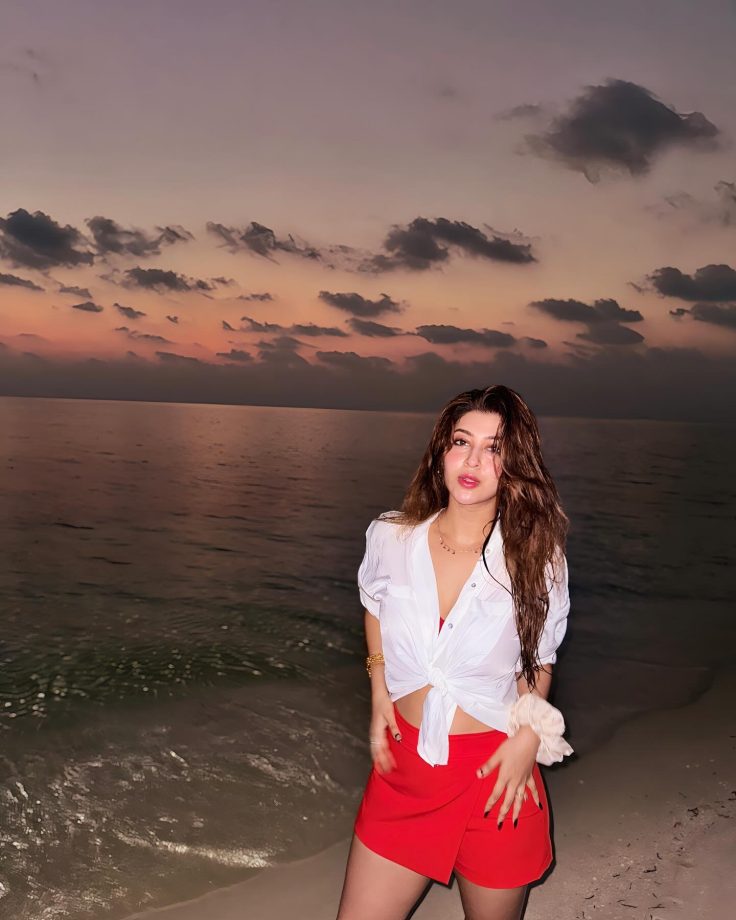 Sonarika Bhadoria’s Bold & Beautiful Beach Looks You Can’t Miss 934182