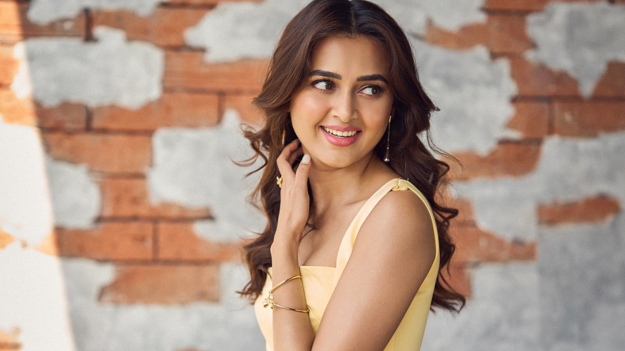 Tejasswi Prakash Stuns in a Fitted Yellow Dress with Flare 935137