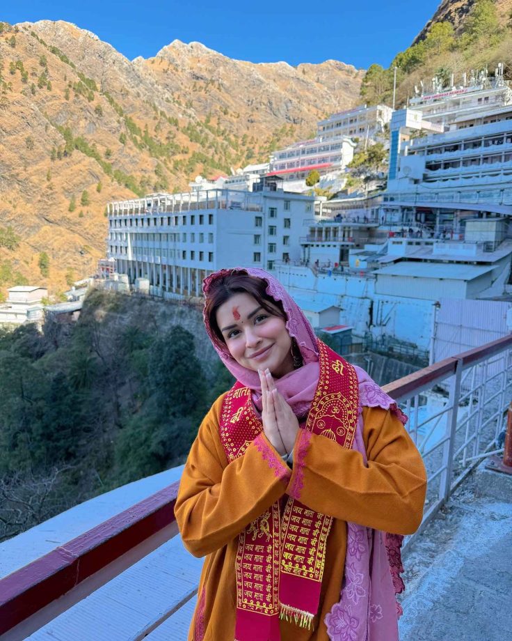 Avneet Kaur Turns Spiritual, Takes Blessings At Vaishnodevi For 1st Time- See Photos 937352